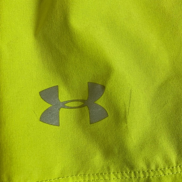 Womens Underarmour shorts - Picture 2 of 4